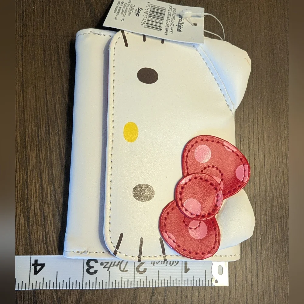Sanrio Hello Kitty Card Case - Picture 3 of 10